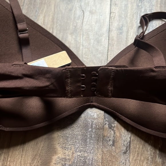 SKIMS Wireless Bra in Cocoa - Picture 8 of 8